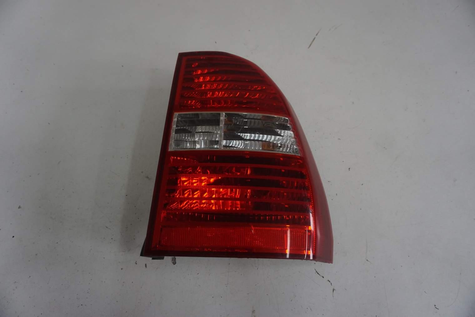KIA SPORTAGE II LAMPA TYLNA PRAWA 92402-1F011