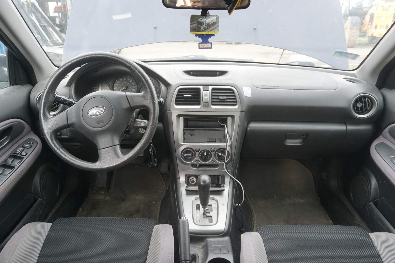 SUBARU IMPREZA GD SEDAN 2006R  DESKA ROZDZIELCZA WIAZKA SICIANA GRODZIOWA NAGRZEWNICA