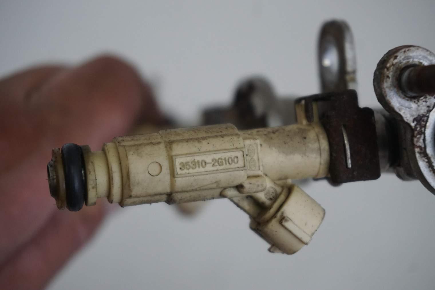 KIA SPORTAGE III SL 2.0B G4KD WTRYSKIWACZ PALIWA 35310-2G100