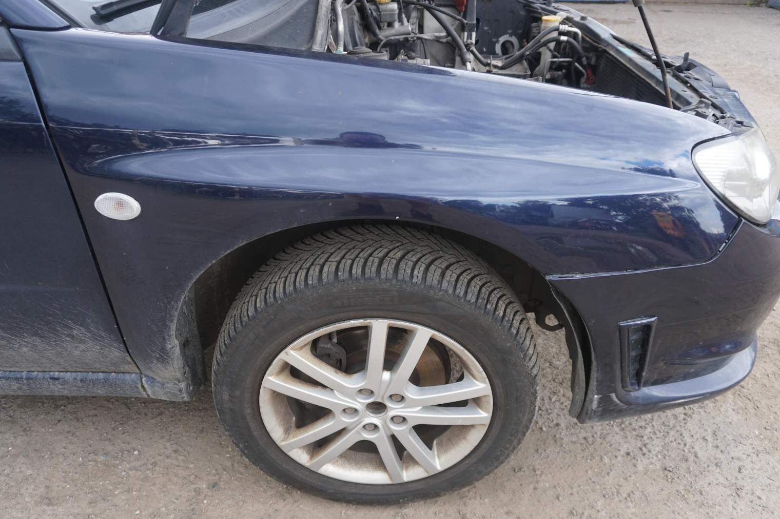 SUBARU IMPREZA GD SEDAN 2006R 35j PRAWY PRZEDNI BŁOTNIK 57110FE200