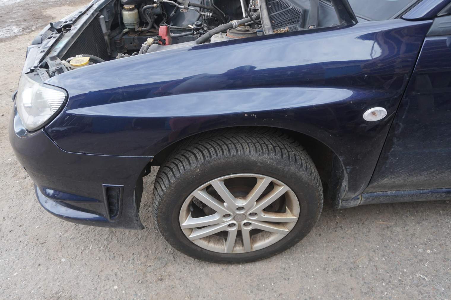 SUBARU IMPREZA GD SEDAN 2006R 35j LEWY PRZEDNI BŁOTNIK 57110FE210