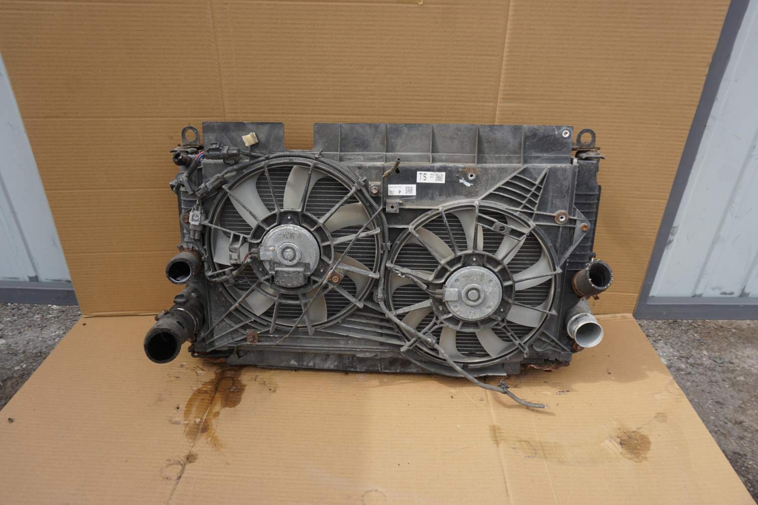 TOYOTA AVENSIS T27 CHŁODNICA WENTYLATOR 422750-3773