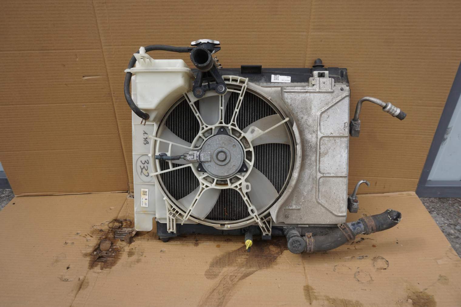 TOYOTA YARIS II CHŁODNICA WENTYLATOR 422750-4970