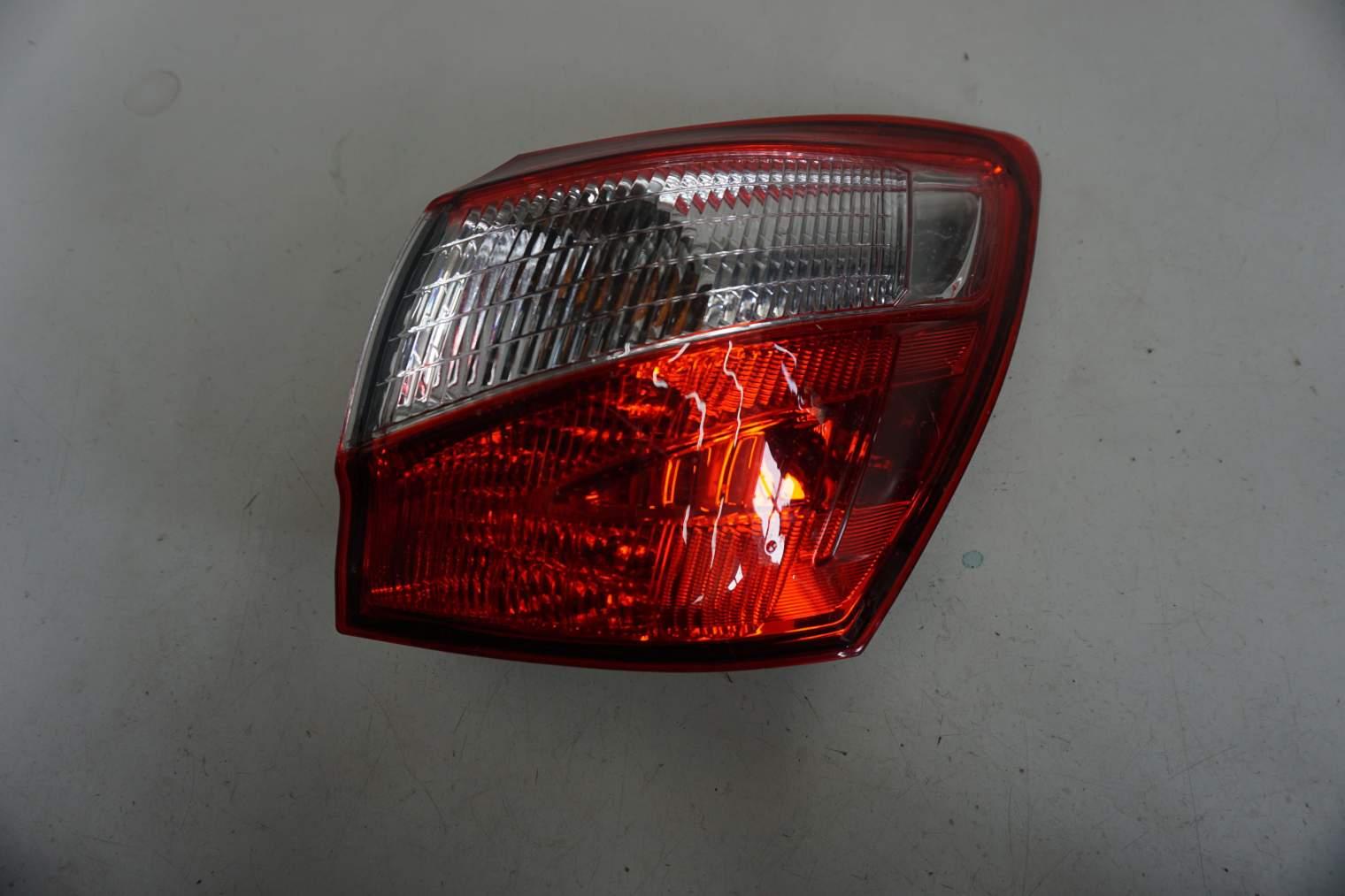 NISSAN QASHQAI I J10 LIFT LAMPA TYLNA PRAWA