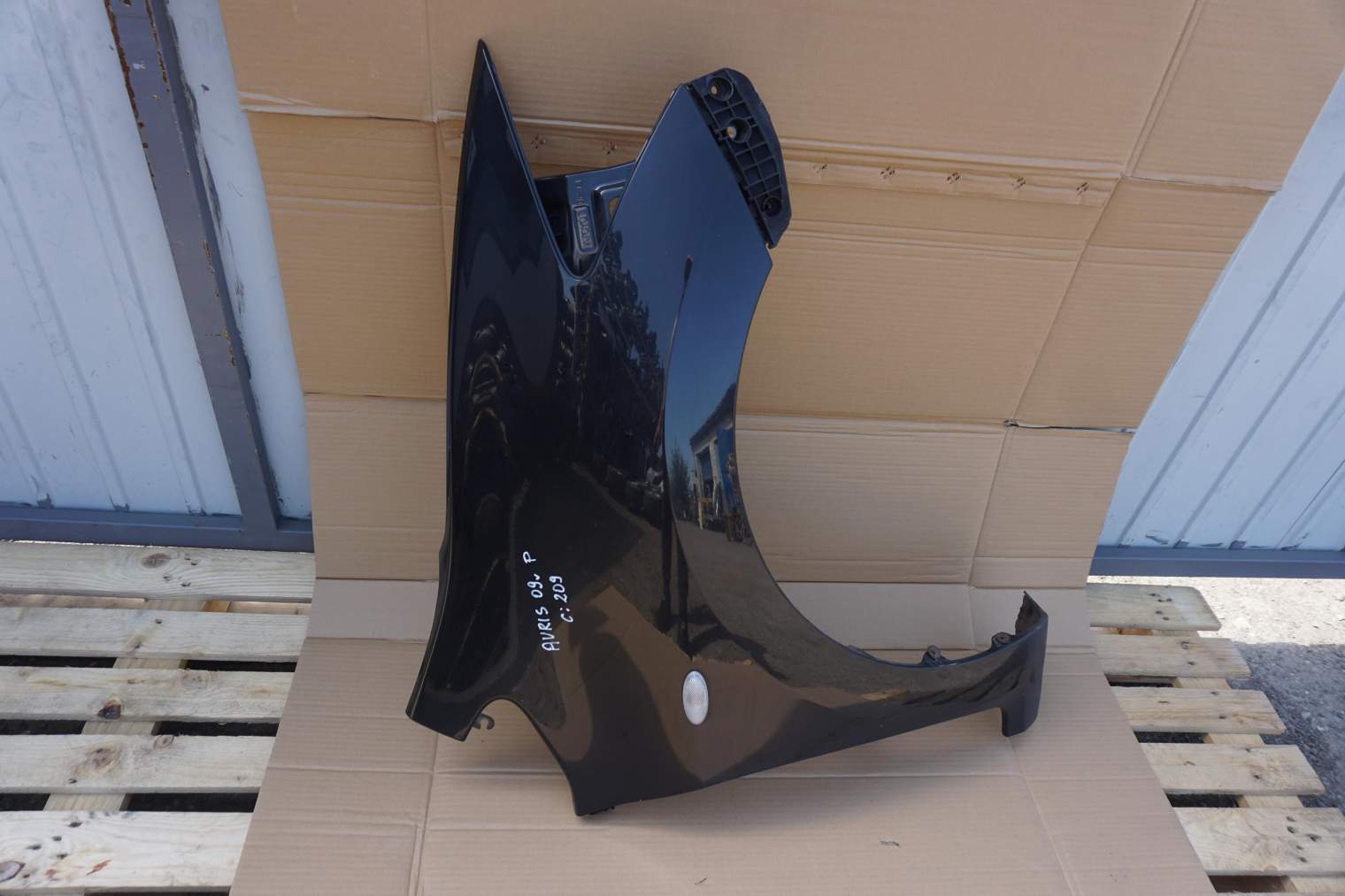 TOYOTA AURIS I E15 PRAWY BŁOTNIK 5380102100 KOLOR 209 CZARNY