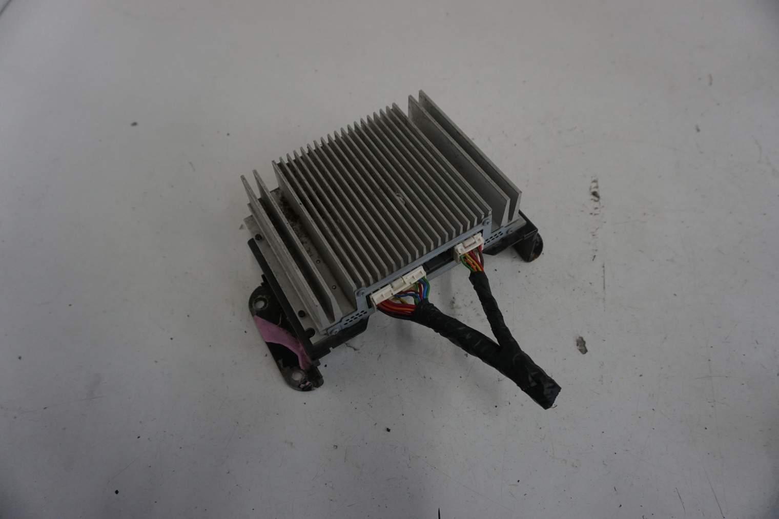 HYUNDAI IX35 WZMACNIACZ RADIA 963702S301