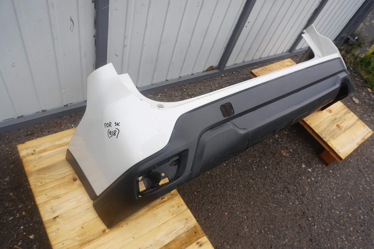 SUBARU FORESTER SK V 2019-2021 ZDERZAK TYL 57704SJ300 KOLOR K1X