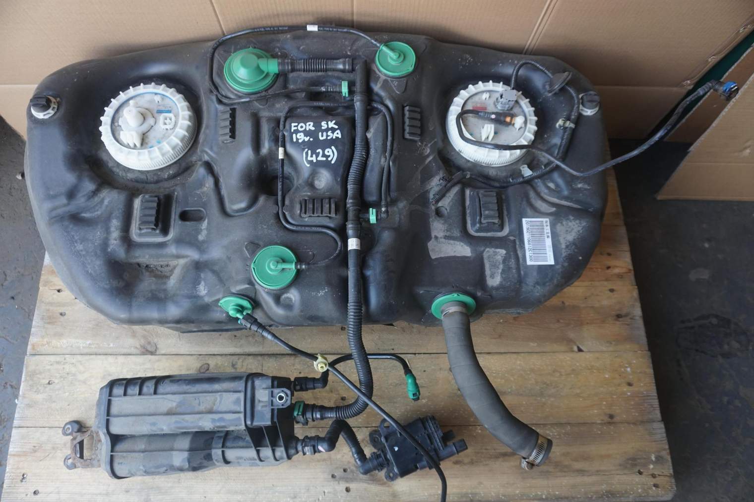 SUBARU FORESTER V SK ZBIORNIK PALIWA 42018FL020 POMPA