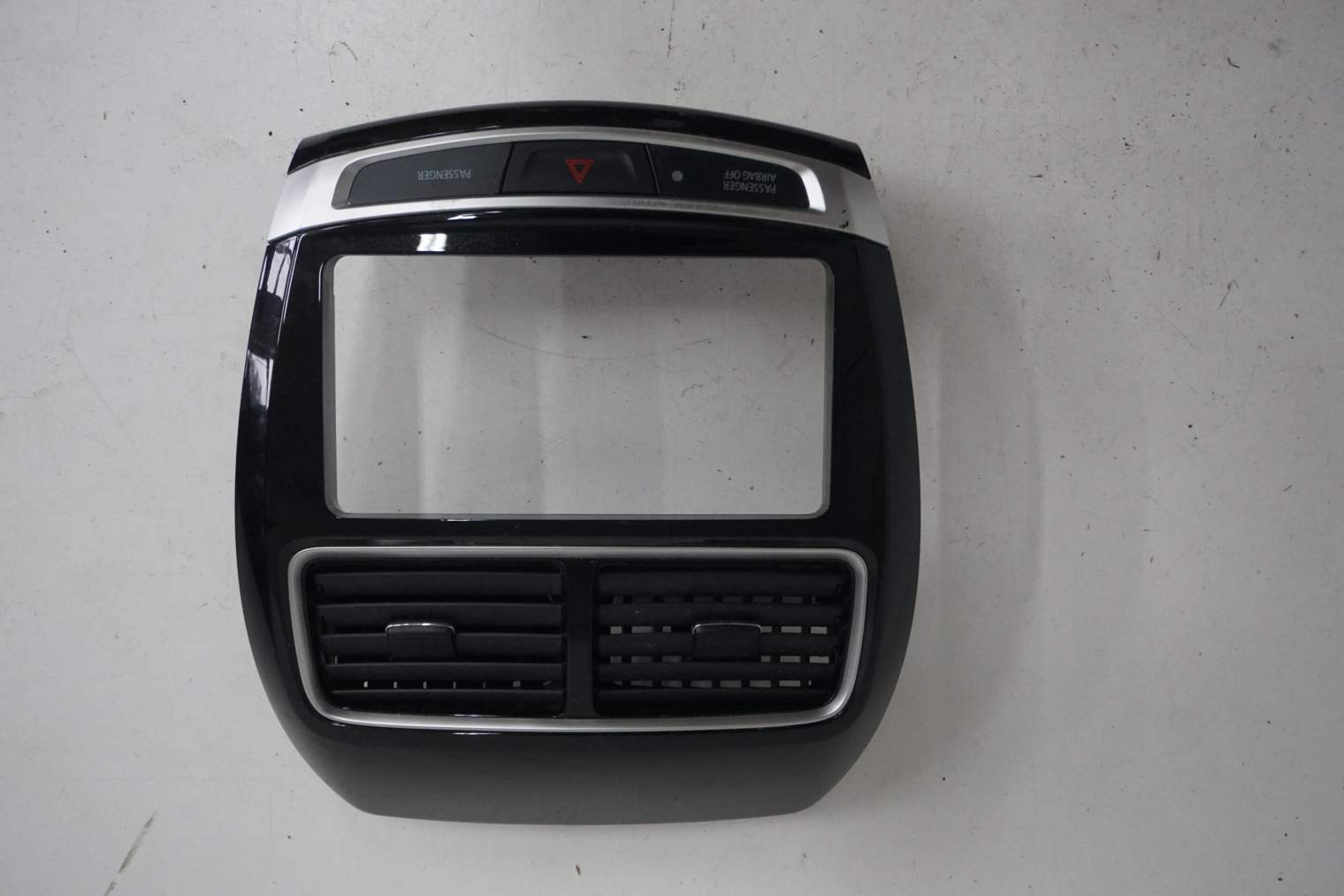 MITSUBISHI ASX KLATKA NAWIGACJI 8002C063ZZ