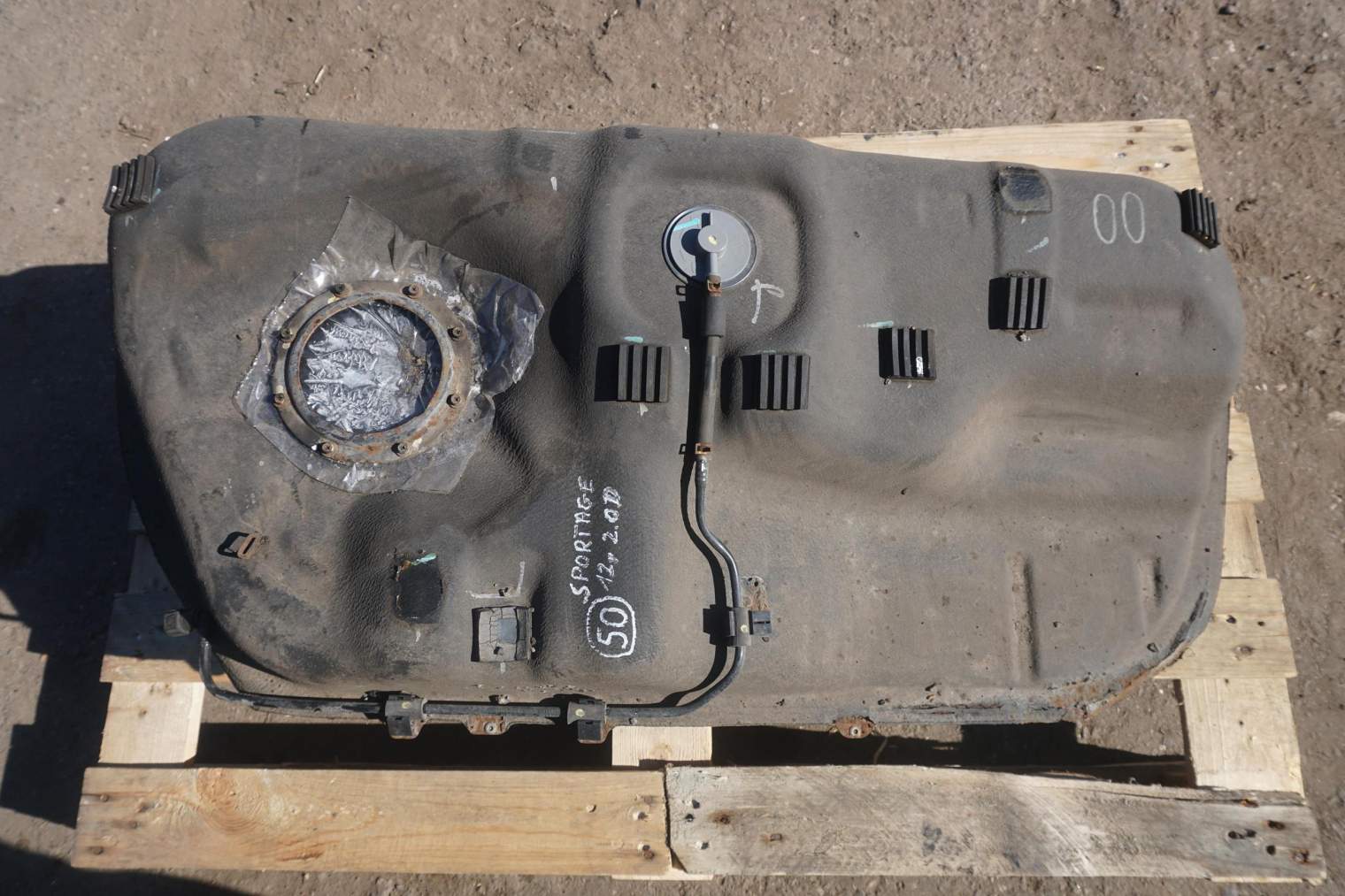 KIA SPORTAGE III ZBIORNIK PALIWA 31100-2Y200