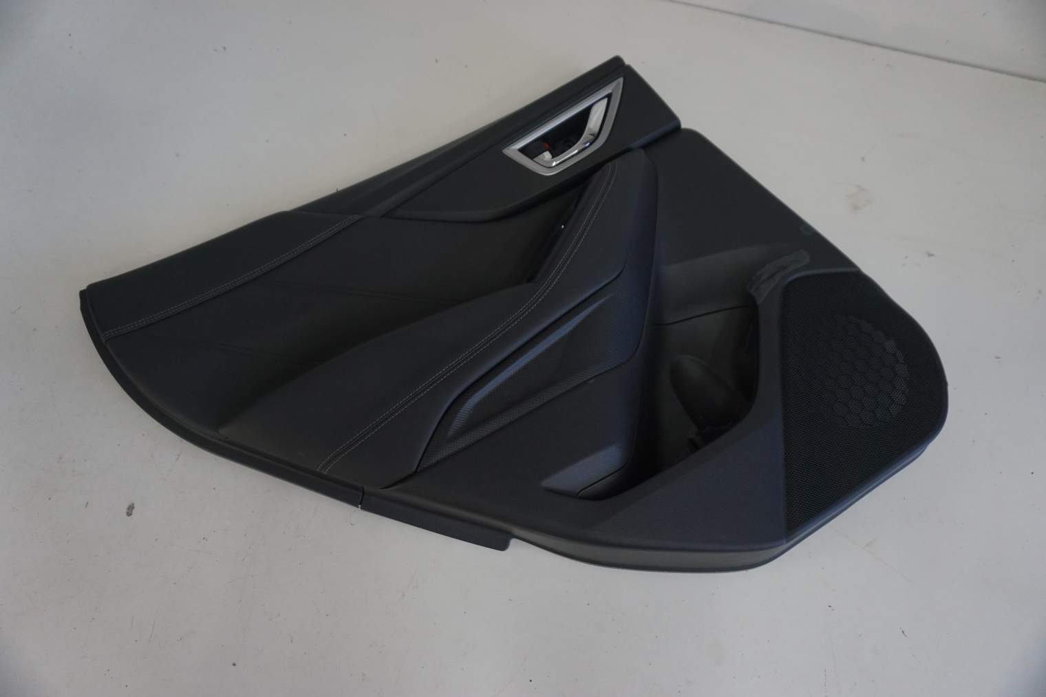 SUBARU FORESTER V SK BOCZEK DRZWI LEWY TYLNY