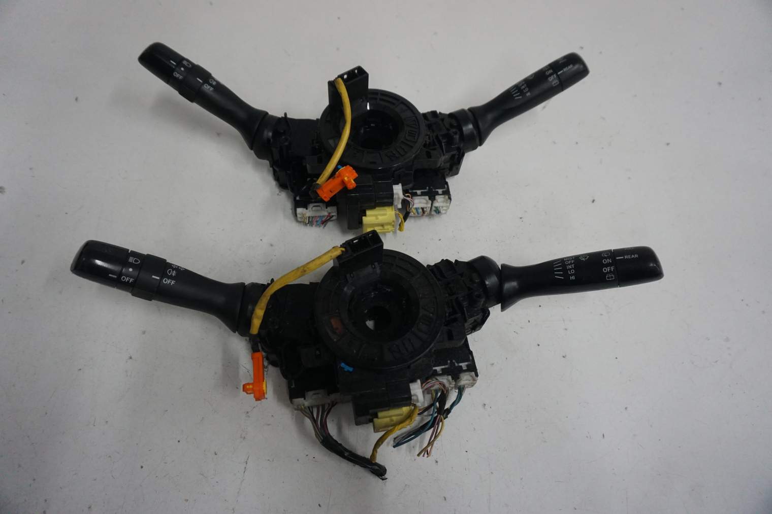 TOYOTA YARIS II PRZEŁĄCZNIKI KIEROWNICY 0D090-17F143