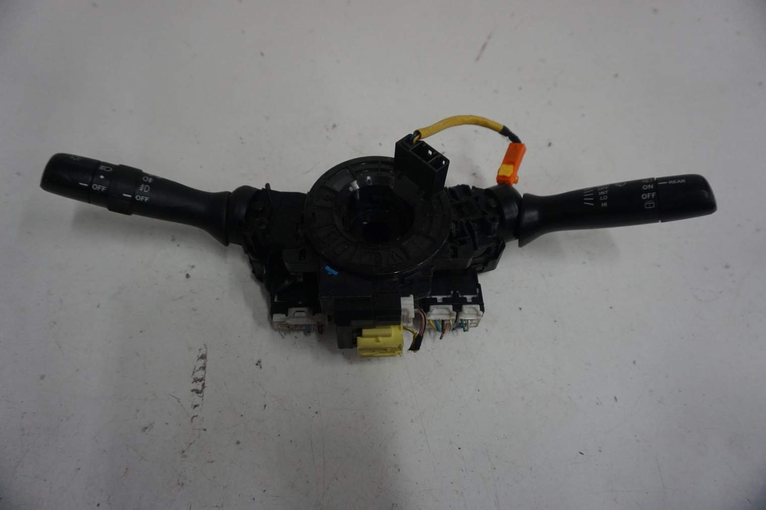 TOYOTA YARIS II PRZEŁĄCZNIKI KIEROWNICY 0D080-17F142