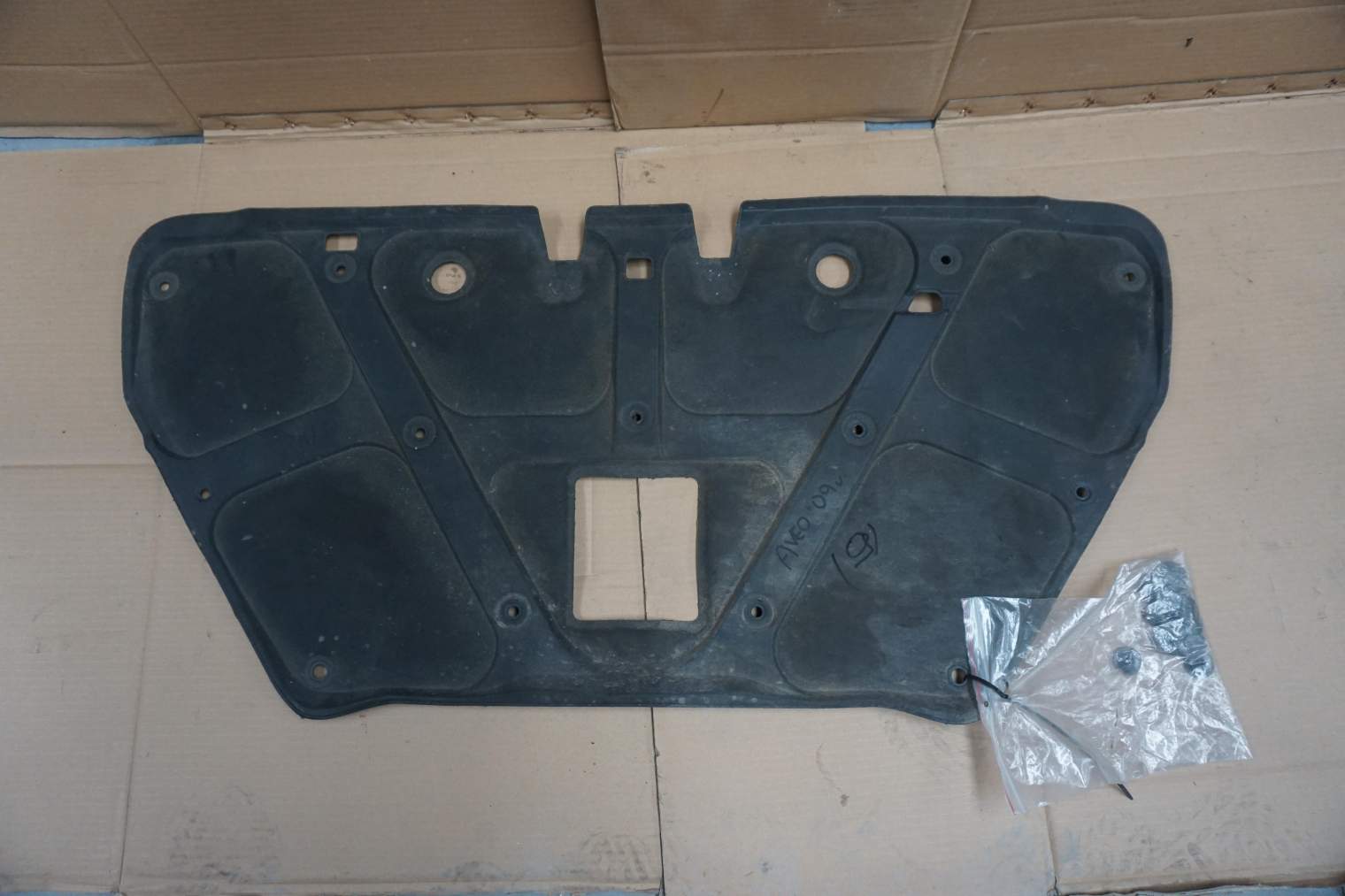 CHEVROLET AVEO WYGŁUSZENIE MASKI