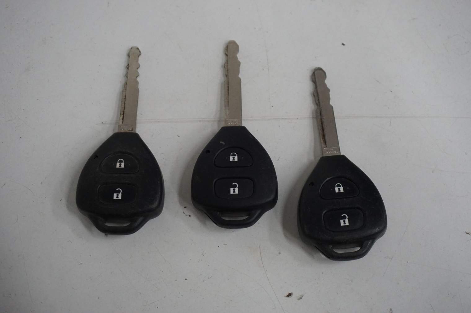 TOYOTA AURIS I E15 KLUCZYK