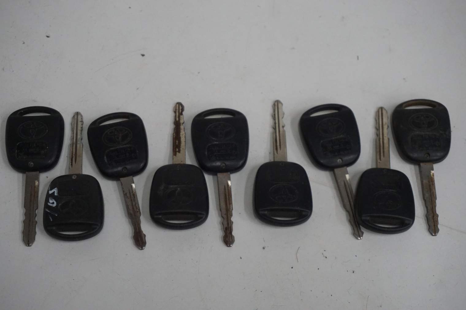 TOYOTA COROLLA AVENSIS RAV-4 KLUCZYK VALEO 736716-A