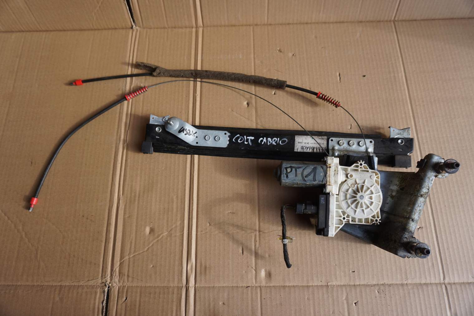 MITSUBISHI COLT VI KABRIO PODNOŚNIK SZYBY 98031400AC0