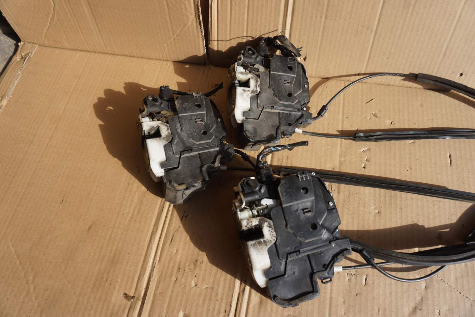 MITSUBISHI COLT VI KABRIO ZAMEK DRZWI PRAWY PRZEDNI - obrazek 3