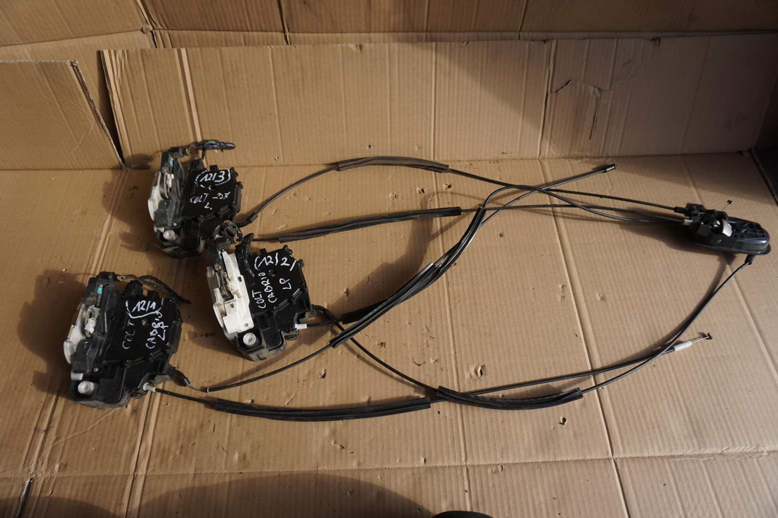 MITSUBISHI COLT VI KABRIO ZAMEK DRZWI LEWY PRZEDNI