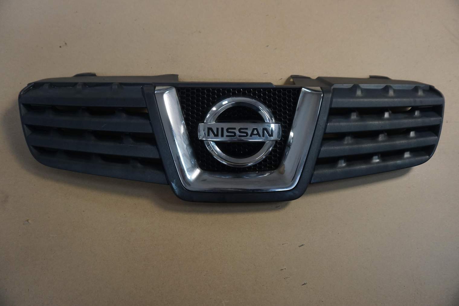 NISSAN QASHQAI ATRAPA 62310JD00B