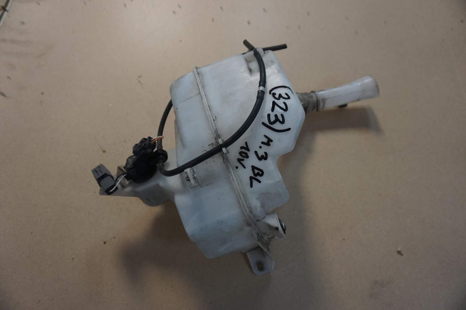 MAZDA 3 II BL ZBIORNIK SPRYSKIWACZY BBM467480