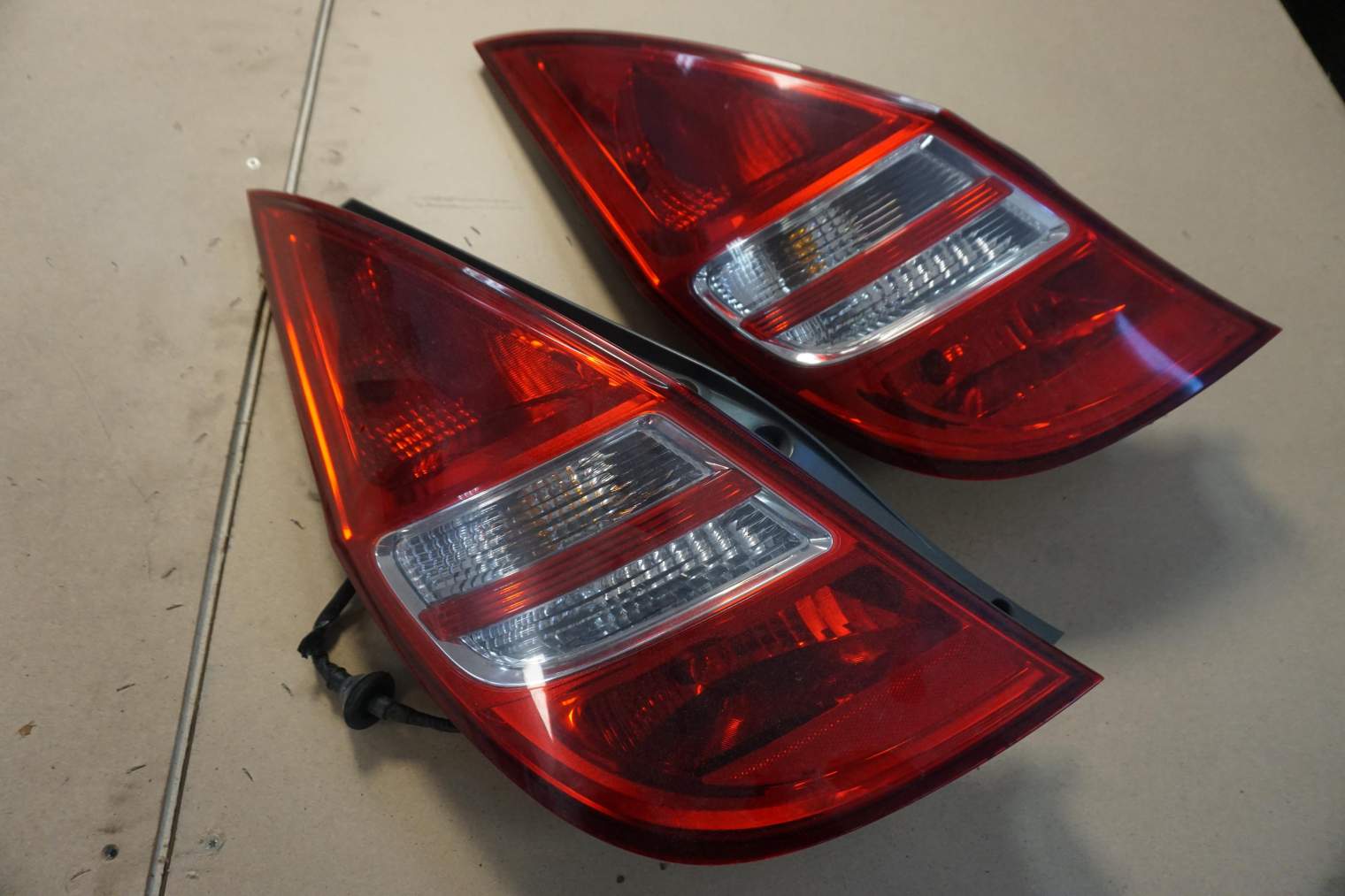 HYUNDAI I30 LAMPA LEWA TYLNA 92401-2R0