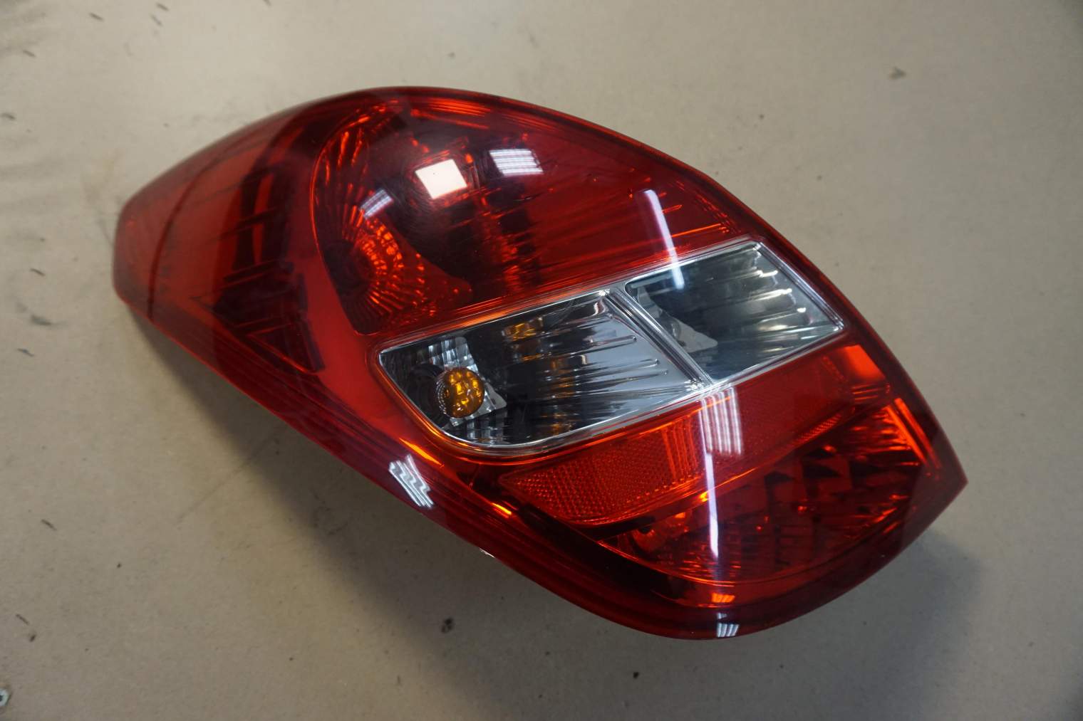 HYUNDAI I20 LAMPA LEWA TYLNA