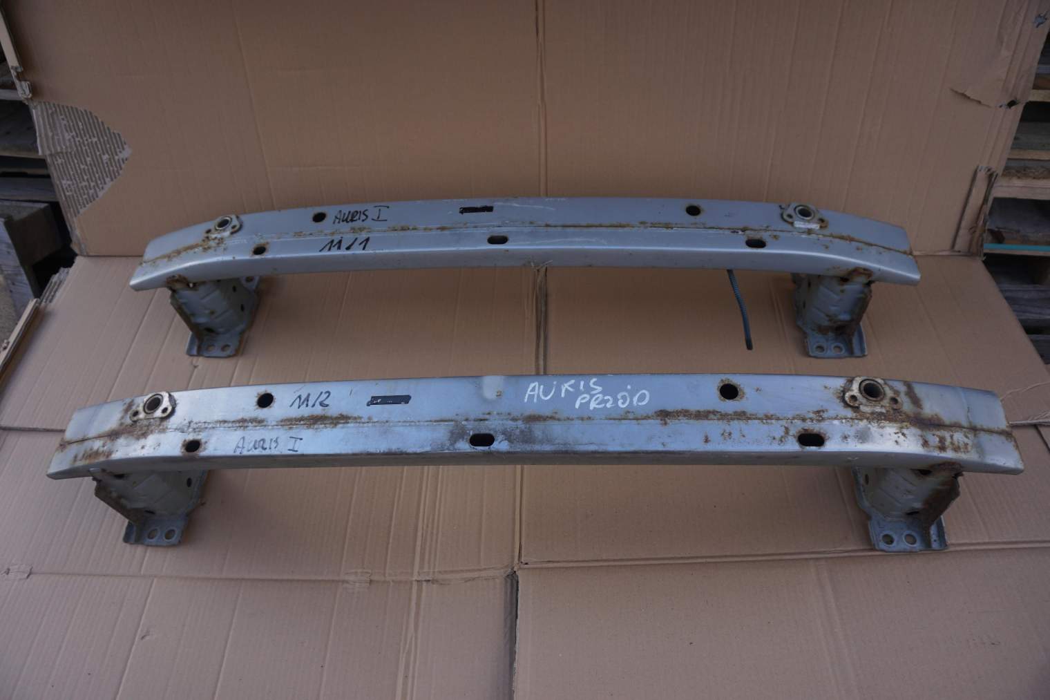 TOYOTA AURIS I BELKA ZDERZAKA PRZEDNIEGO