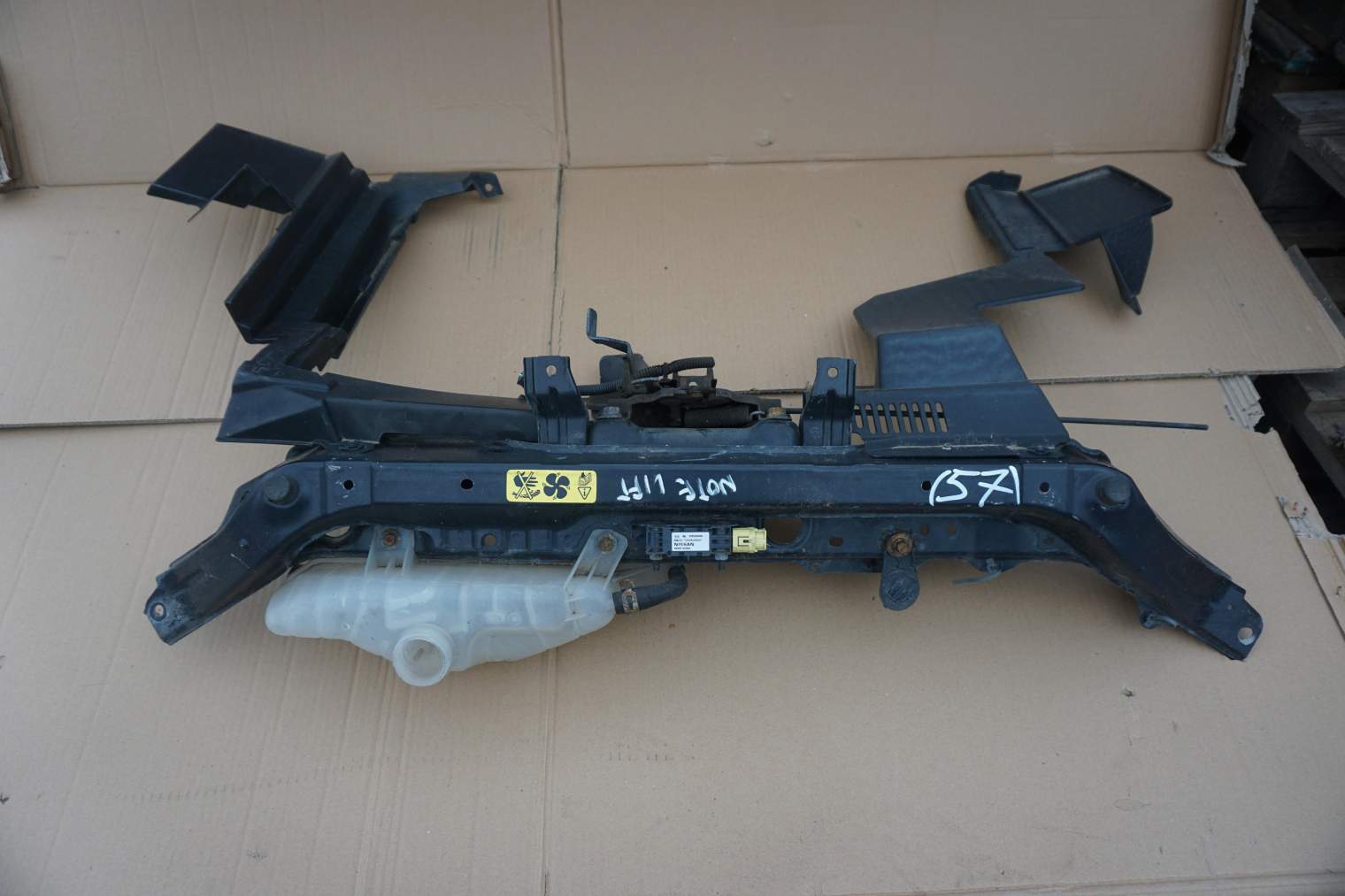 NISSAN NOTE E11 PAS PRZEDNI BELKA CHŁODNICY