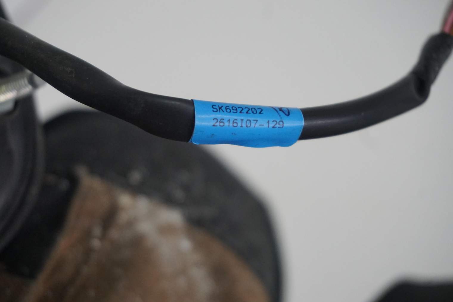 SUZUKI BALENO FE 2019r LUSTERKO LEWE 26U BIAŁE - obrazek 9