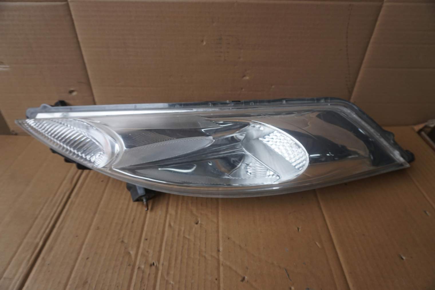 NISSAN JUKE I F15 LEWA LAMPA PRZEDNIA 261251KL0C