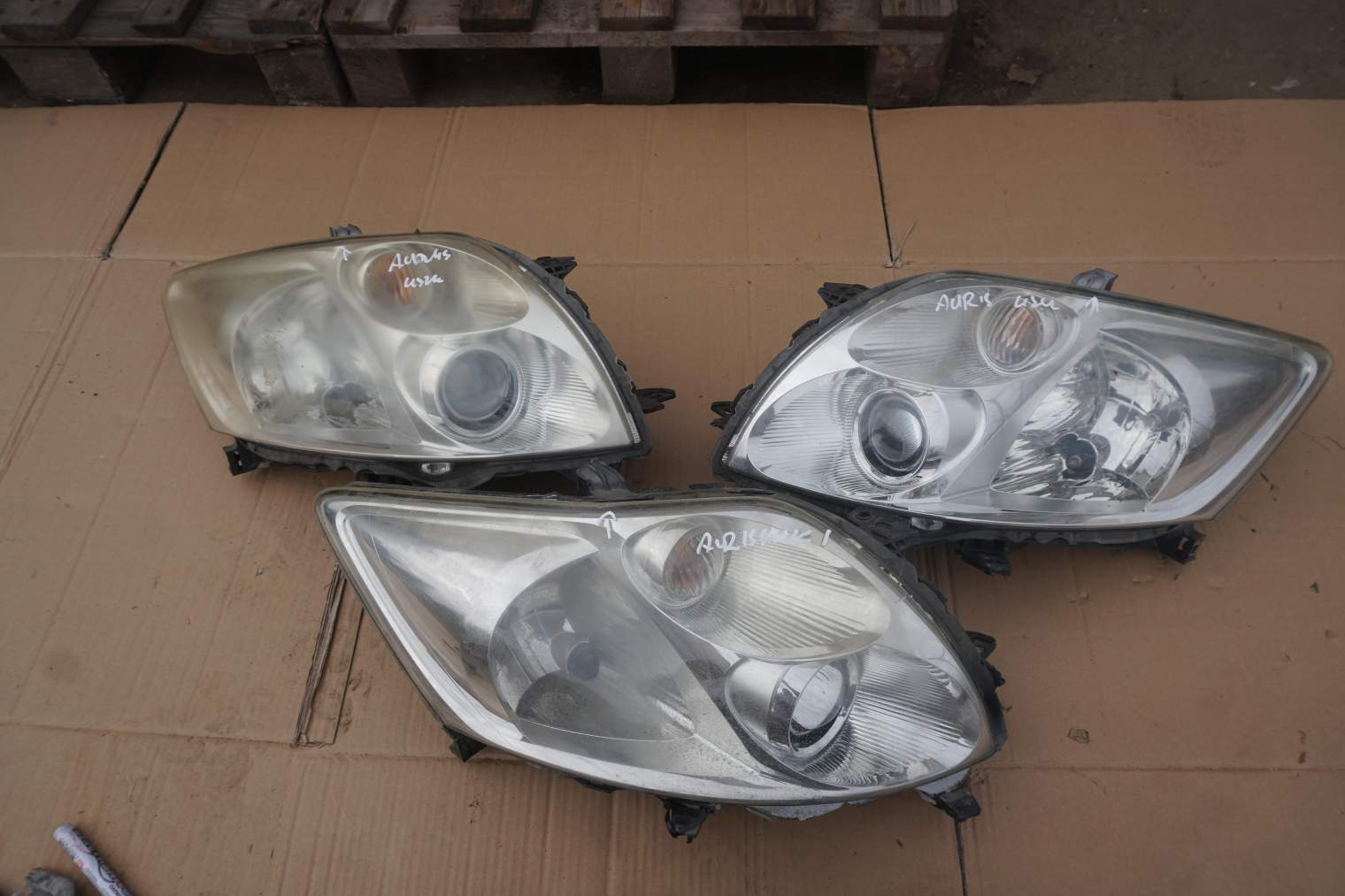 TOYOTA AURIS I E15 LAMPA PRZEDNIA LEWA PRAWA KLOSZ UK