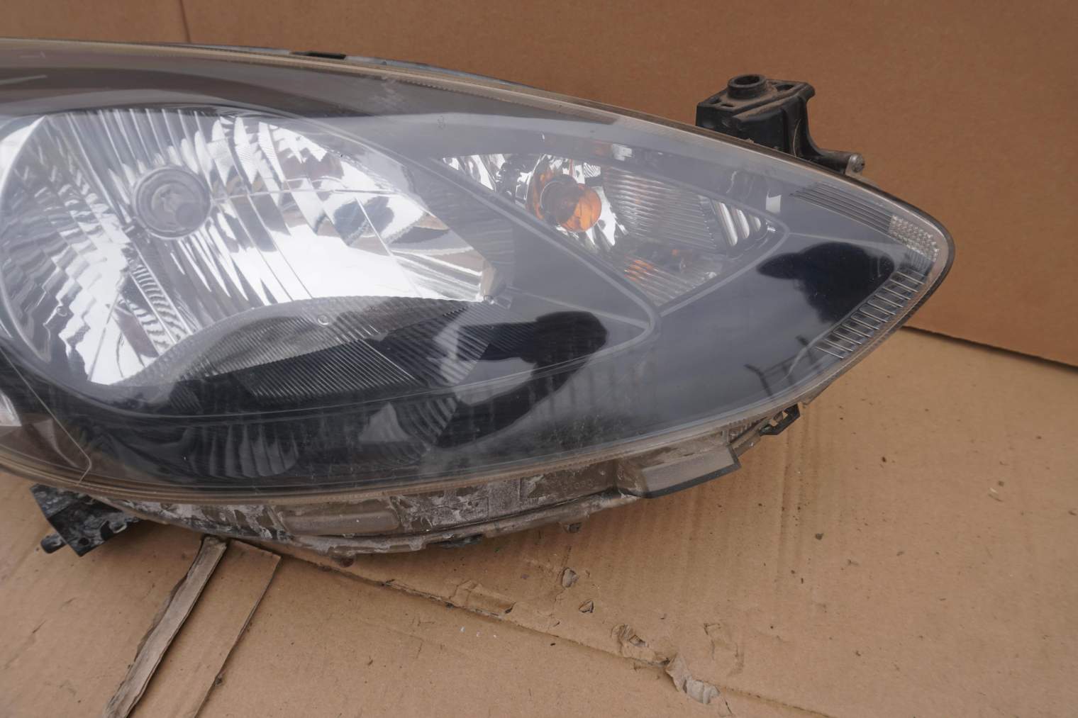 MAZDA 2 DE PRAWA LAMPA PRZEDNIA Z ANGLIKA - obrazek 3