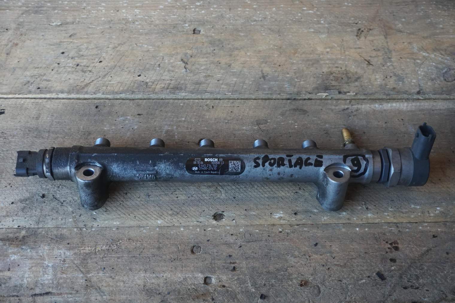 KIA SPORTAGE II LISTWA WTRYSKOWA CZUJNIK 2.0CRDI D4EA