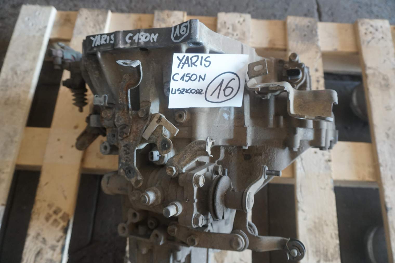 TOYOTA YARIS SKRZYNIA BIEGÓW C150N USZKODZONA OBUDOWA
