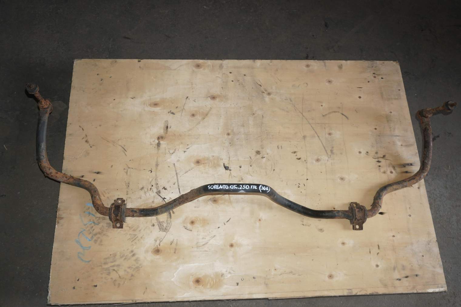 KIA SORENTO I 2005R 2.5CRDI TYLNY DRAZEK STABILIZATORA 555113E050