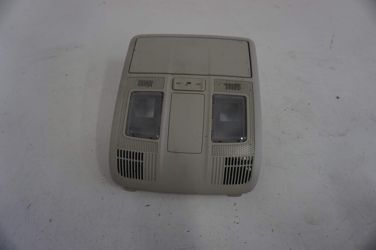 MAZDA CX-5 OŚWIETLENIE KABINY TG1667SS1C