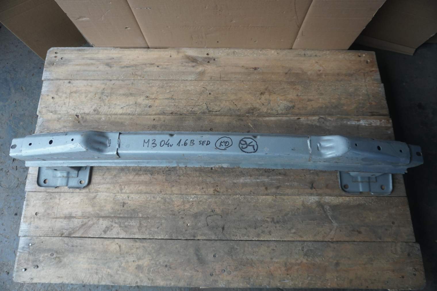 MAZDA 3 BK SEDAN BELKA ZDERZAKA TYLNEGO