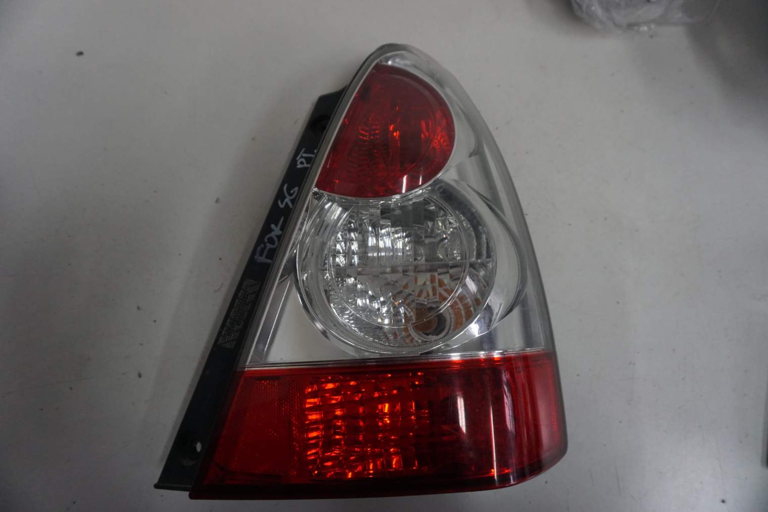 SUBARU FORESTER SG II LIFT LAMPA TYLNA PRAWA 2006 2007