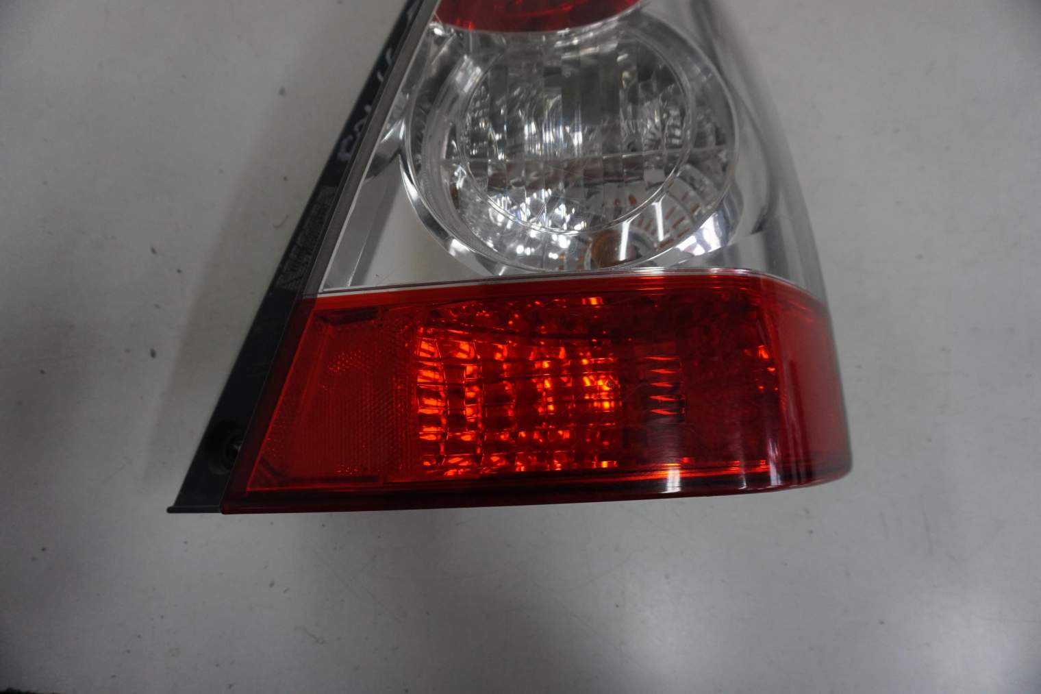 SUBARU FORESTER SG II LIFT LAMPA TYLNA PRAWA 2006 2007 - obrazek 3