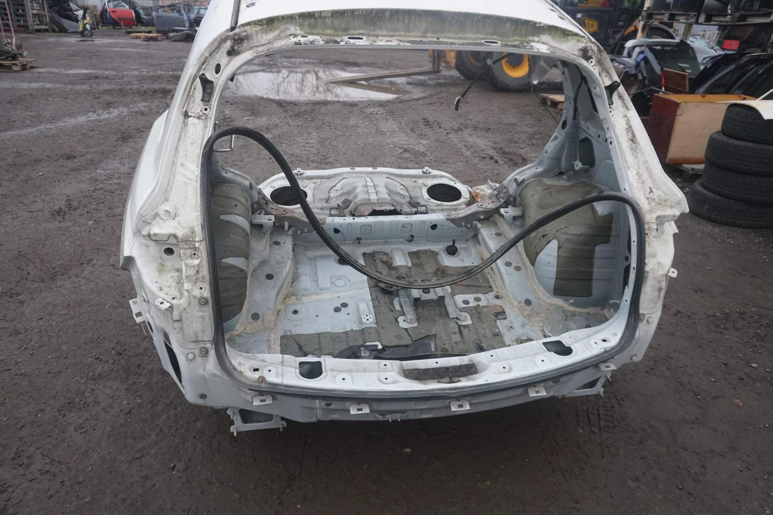 INFINITI QX70 2011r PAS TYLNY BŁOTNIK G81011CXAA G81001CXAA 791101CA0B