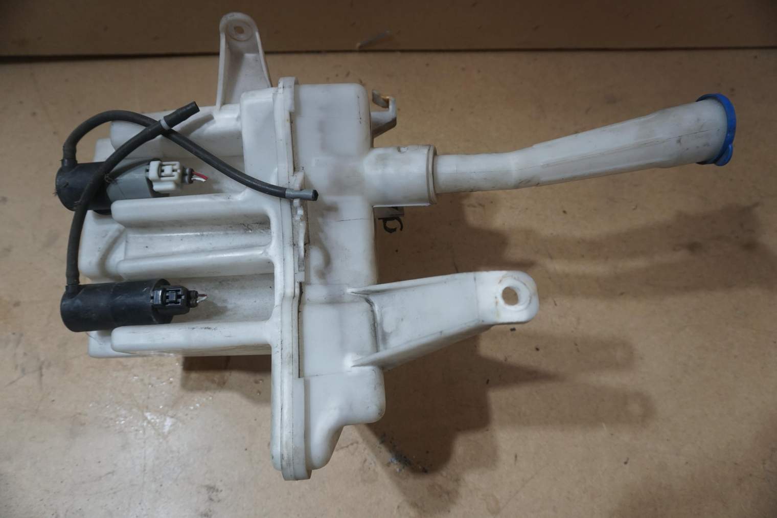 TOYOTA AVENSIS T27 ZBIORNIK SPRYSKIWACZY 85310-05141