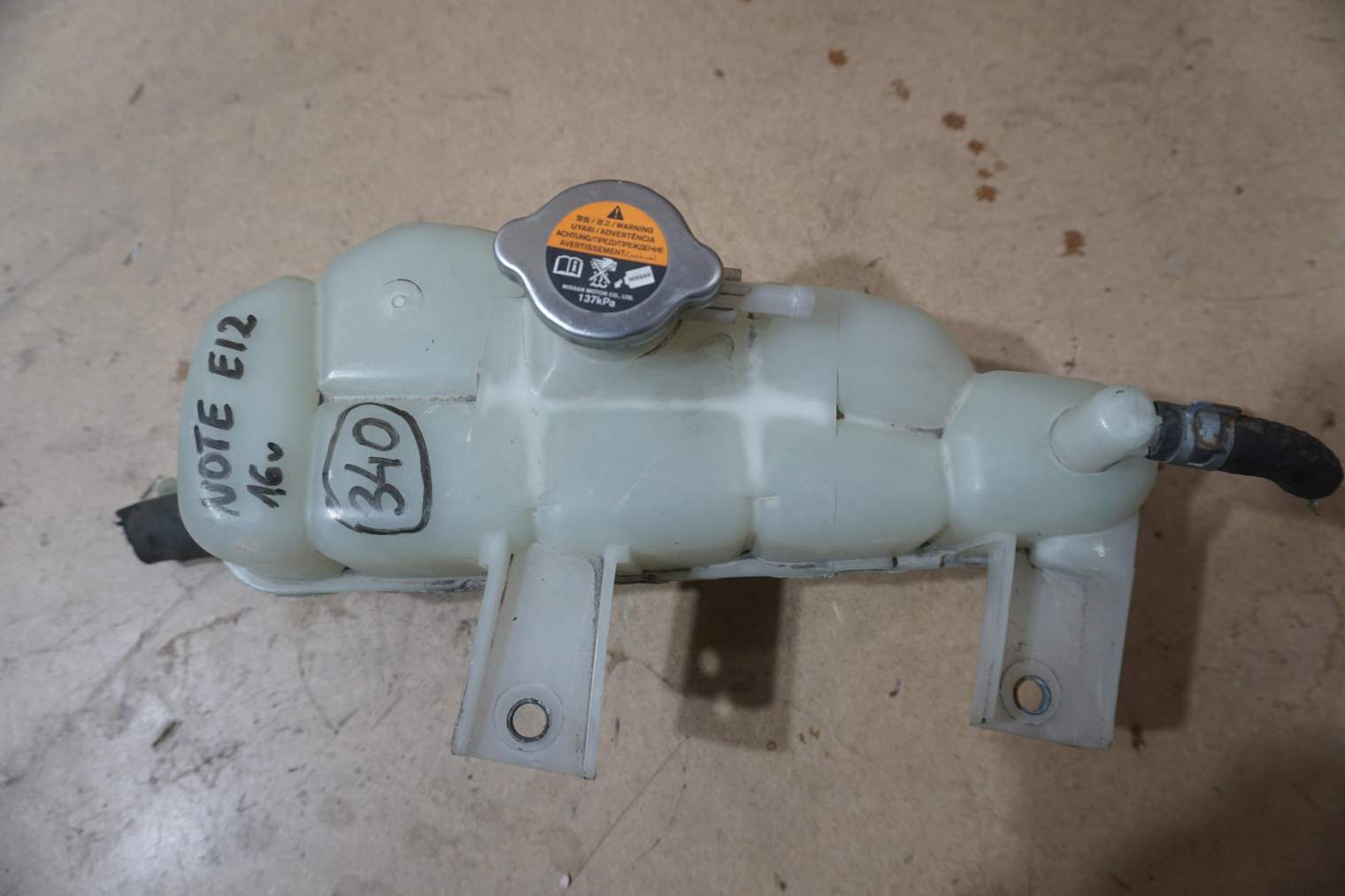 NISSAN NOTE E12 ZBIORNIK WYRÓWNAWCZY