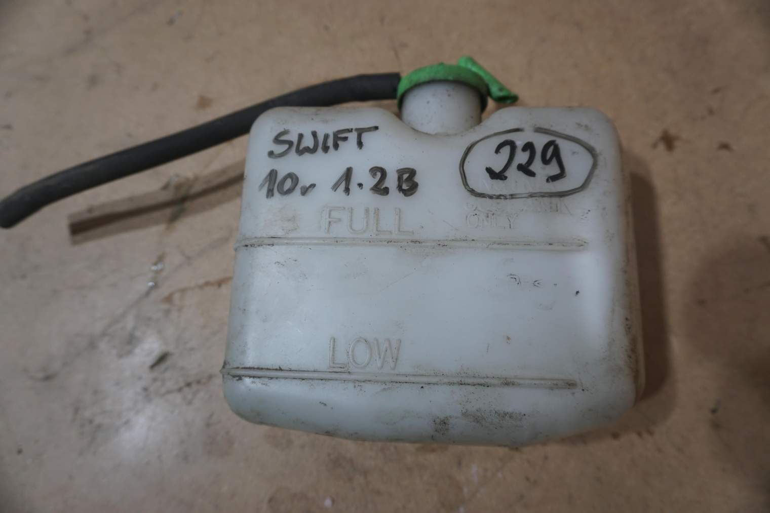 SUZUKI SWIFT MK7 ZBIORNIK WYRÓWNAWCZY 17931-69L0