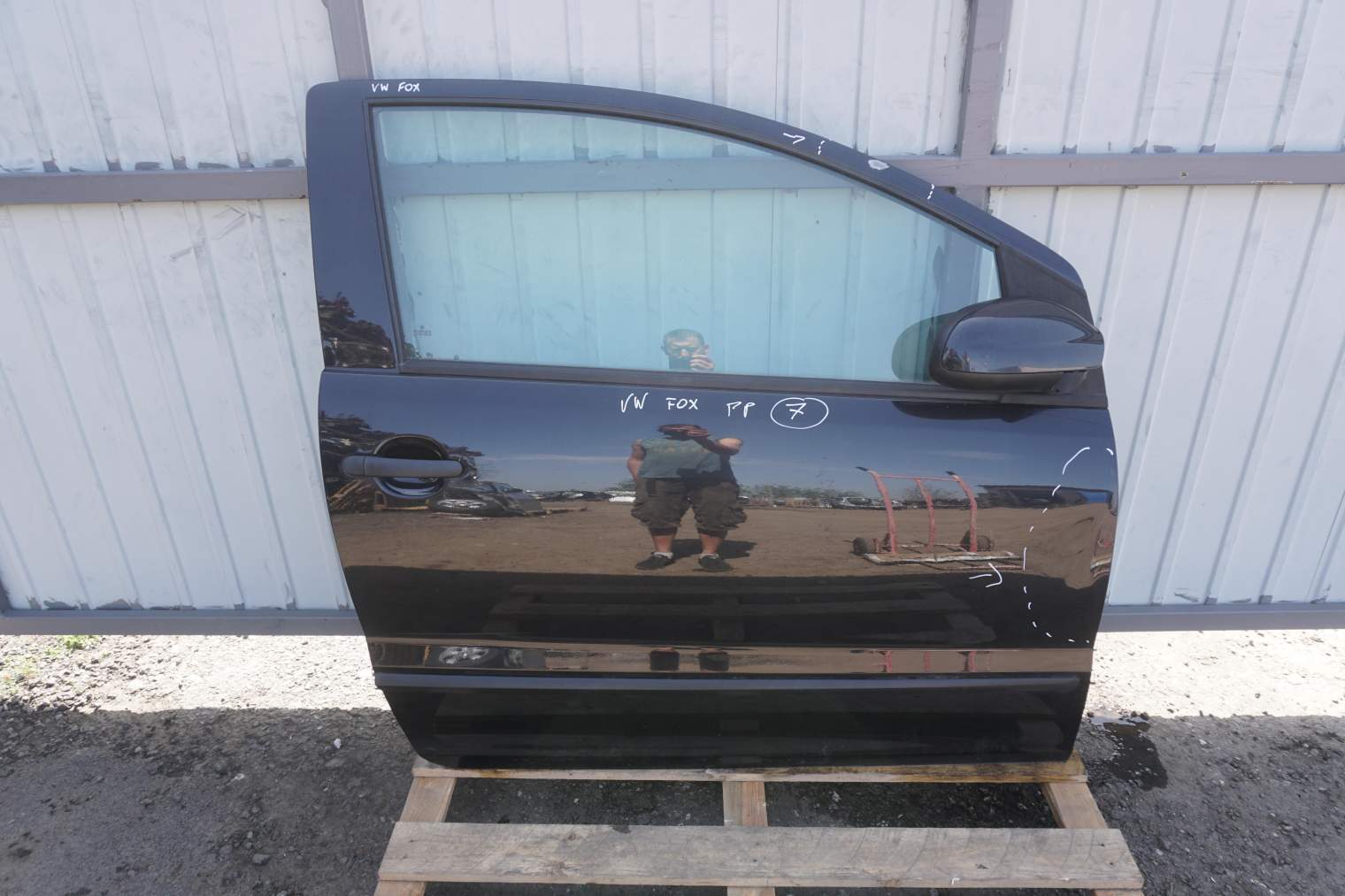 VW FOX DRZWI PRZEDNIE PRAWE CZARNE