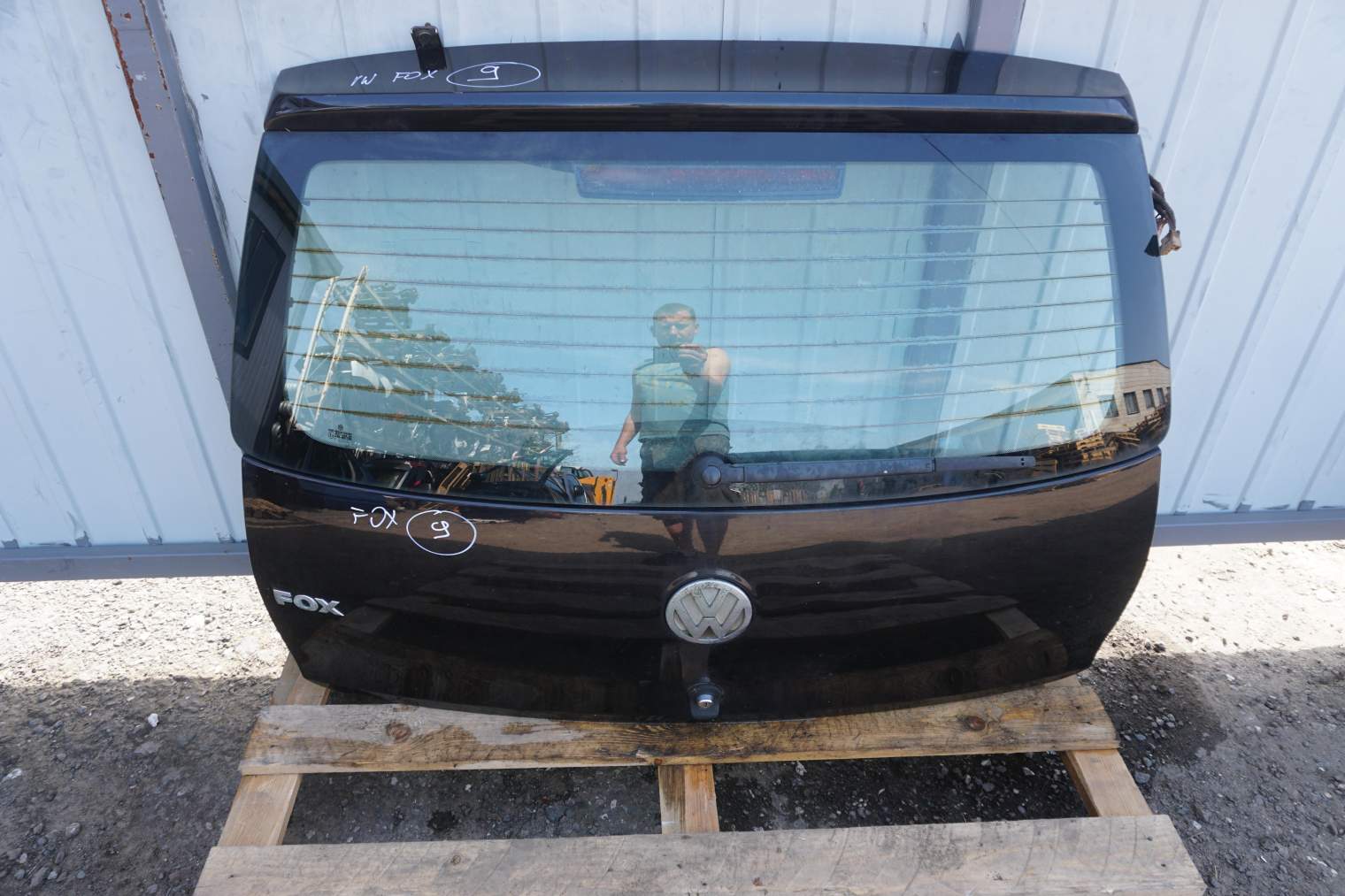 VW FOX KLAPA BAGAŻNIKA CZARNA
