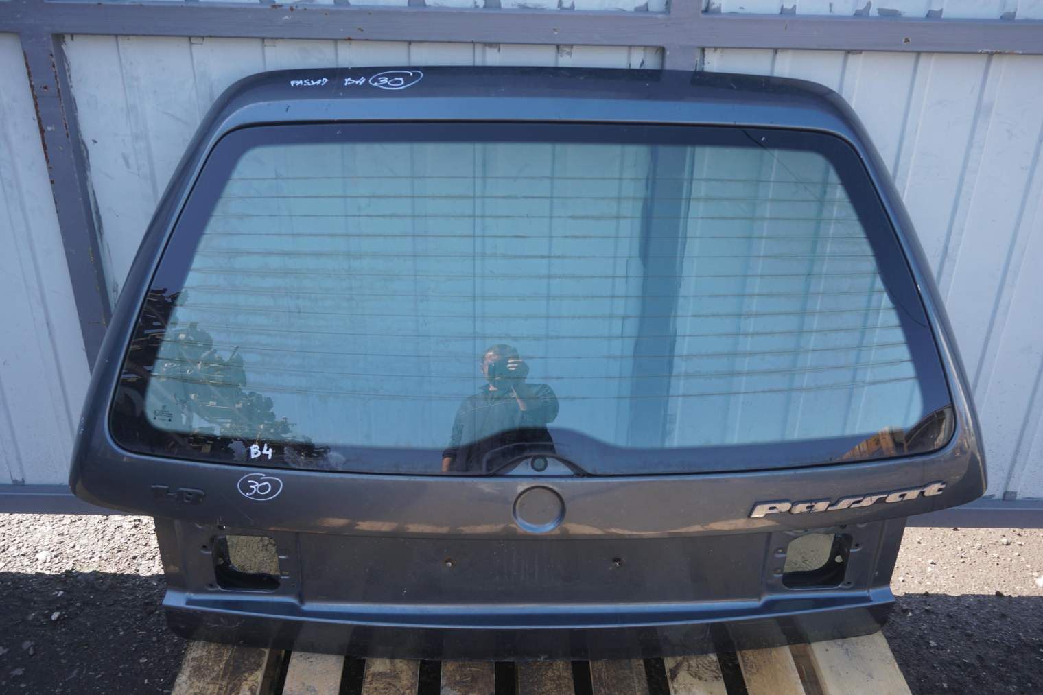 VW PASSAT B4 KLAPA BAGAŻNIKA SZYBA