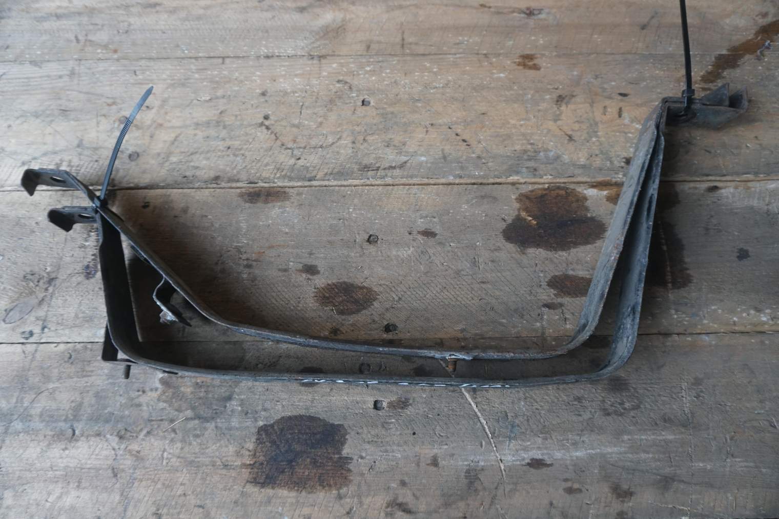 MAZDA CX-3 OBEJMY ZBIORNIKA PALIWA 2.0B