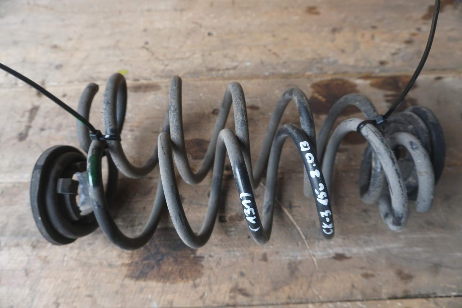 MAZDA CX-3 SPRĘŻYNY ZAWIESZENIA TYLNE