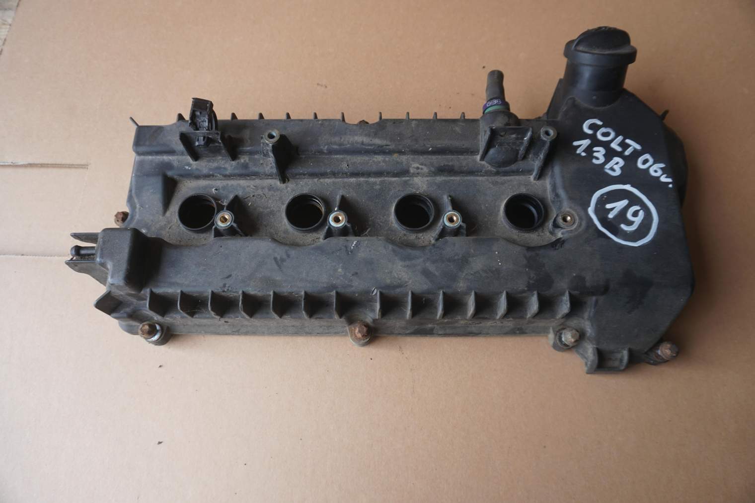 MITSUBISHI COLT VI POKRYWA ZAWORÓW MN195623 C